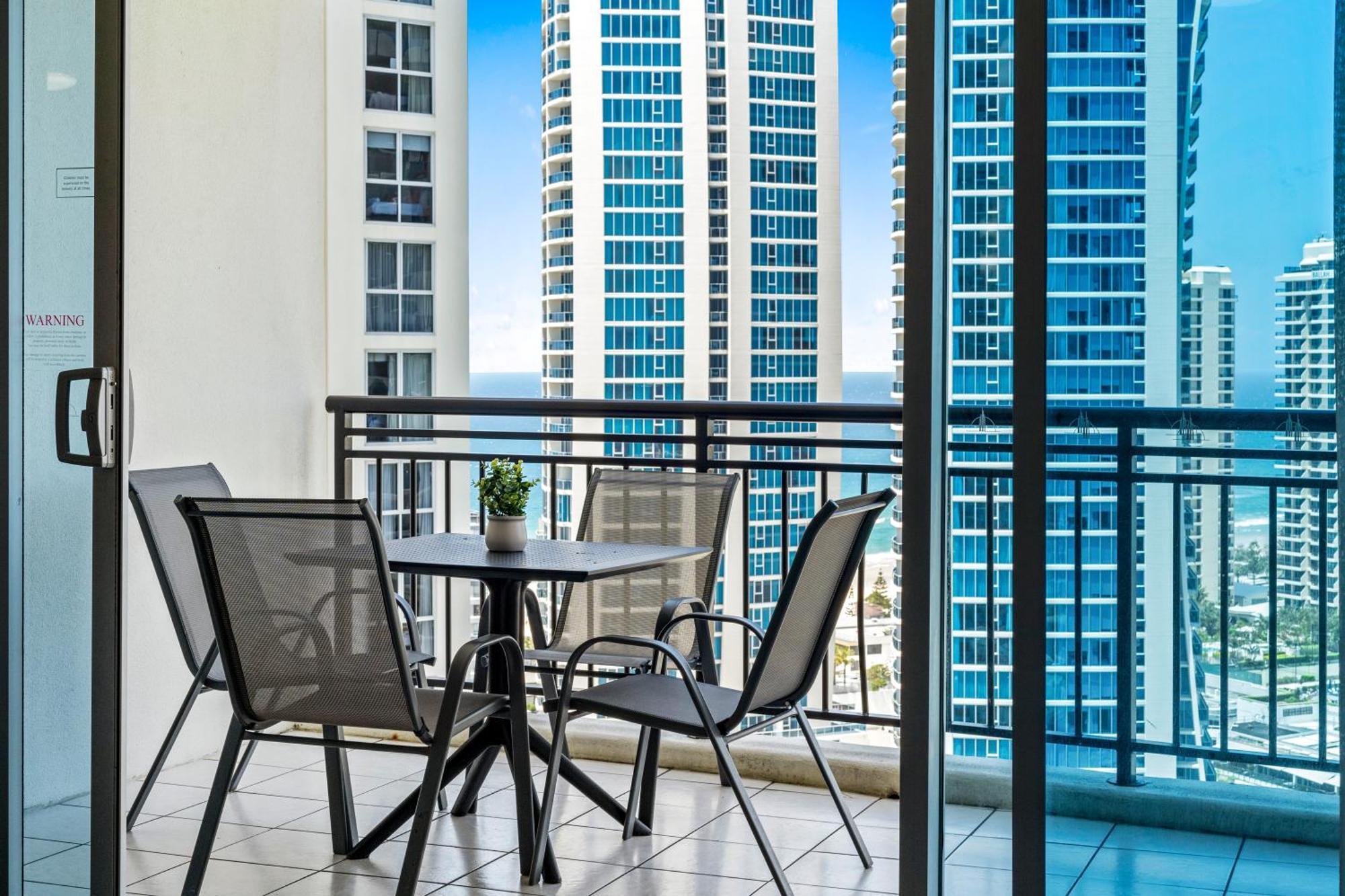 Chevron Renaissance - Self Contained & Privately Managed Apartments ゴールドコースト エクステリア 写真