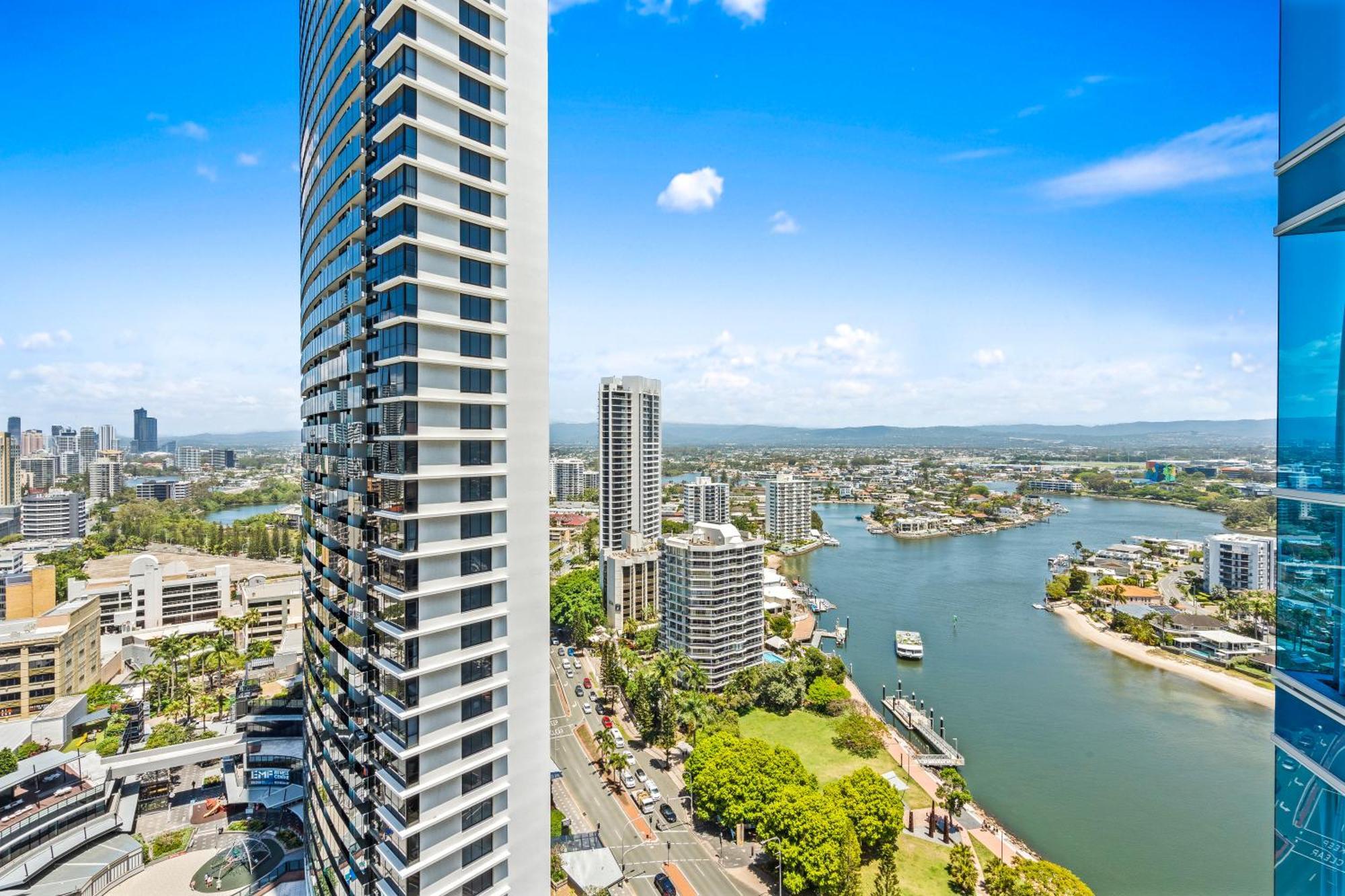 Chevron Renaissance - Self Contained & Privately Managed Apartments ゴールドコースト エクステリア 写真