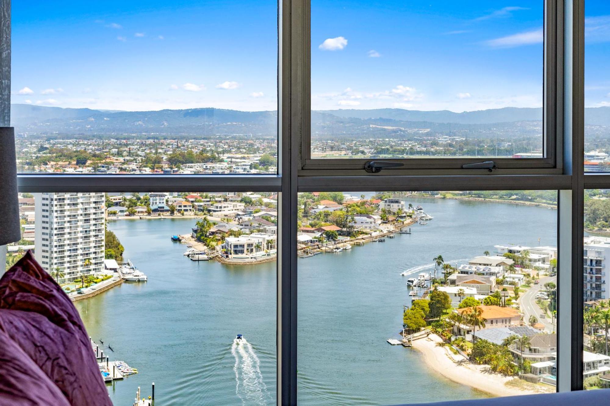 Chevron Renaissance - Self Contained & Privately Managed Apartments ゴールドコースト エクステリア 写真